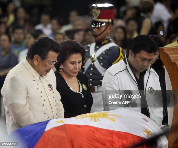 Former-Actor-Threatens-Senator-Jinggoy-Estrada-with-Exposure-of-Alleged-Double-Life